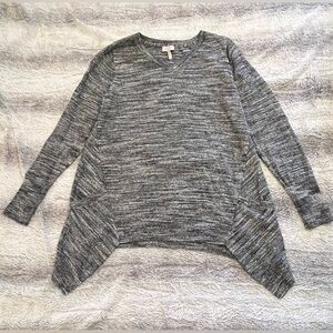 EUC LOGO Asymmetrical Hem Sweater